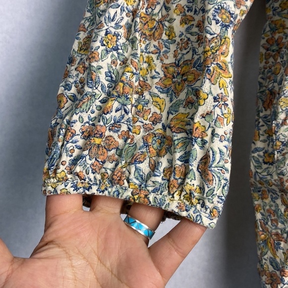 Universal Thread Floral Peasant Sleeve Blouse - Picture 5 of 9